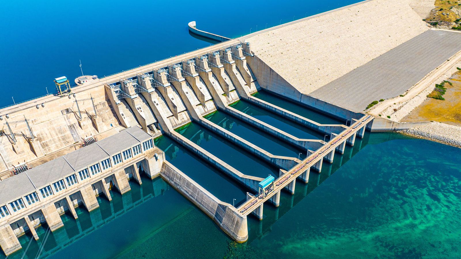 Hydro power dam